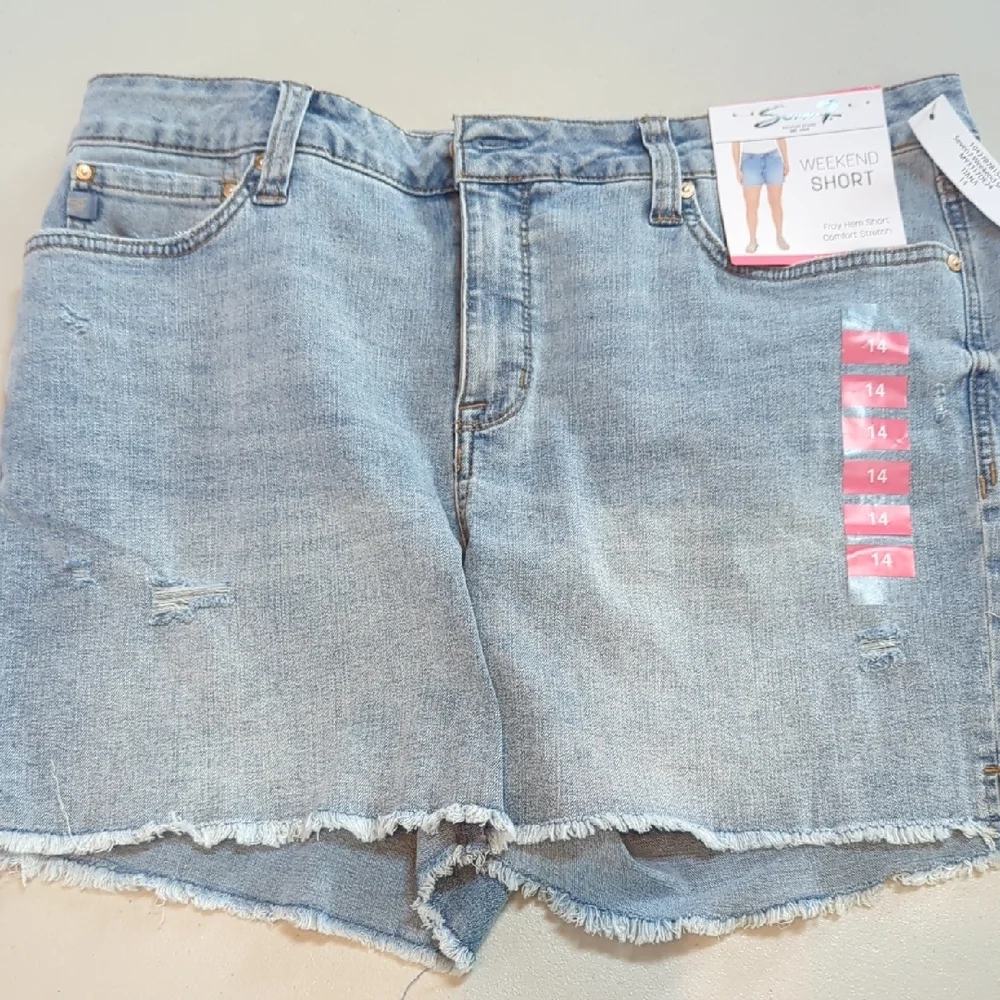 Seven7, Weekend Shorts, Light wash Jeans. Sz 14 - Picture 1 of 10